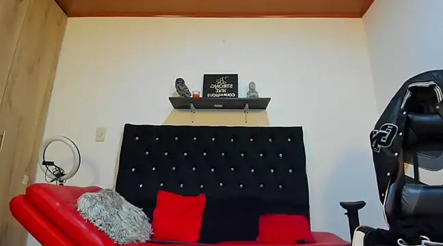 julian wallace online show from February 26, 12:05 am