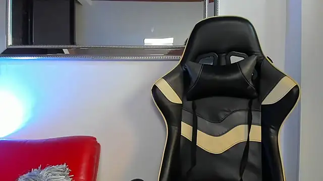 julian wallace online show from April 2, 10:29 pm