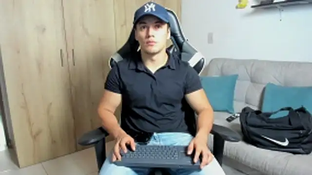 julian wallace online show from April 16, 3:46 pm