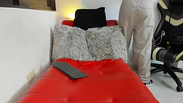 julian wallace online show from April 18, 7:58 pm