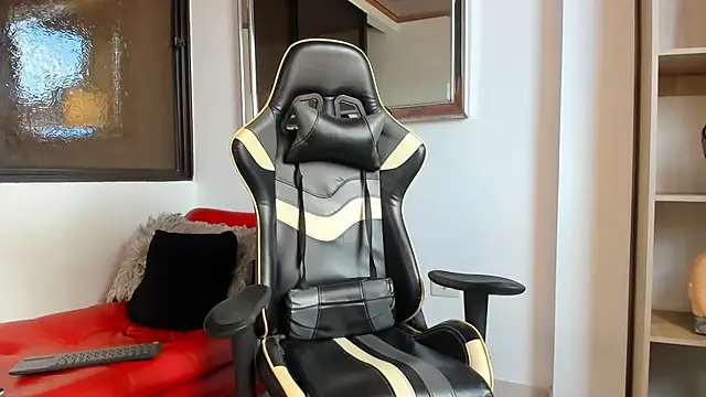 julian wallace online show from April 21, 7:39 pm