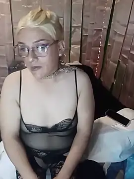 Snapshot of JOSSYANNE chatting on October 9, 6:00 am JOSSYANNE online show from October 9, 6:00 am