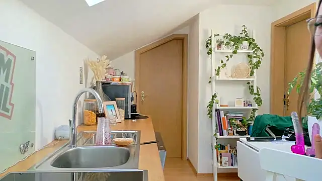 BrownieyQueen online show from March 5, 7:16 am