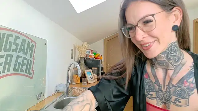 BrownieyQueen online show from March 8, 6:54 am