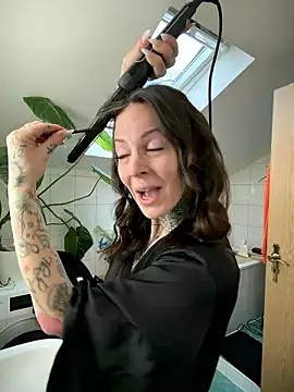 BrownieyQueen online show from January 16, 7:45 am