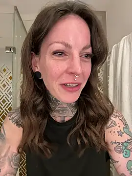 BrownieyQueen online show from February 21, 9:21 am