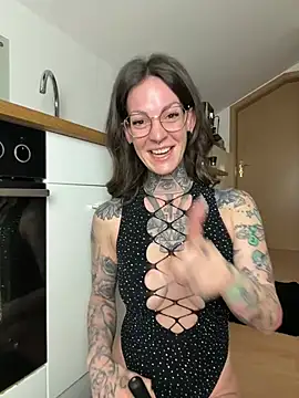 BrownieyQueen online show from March 6, 5:15 am