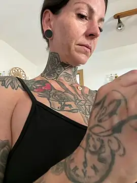 BrownieyQueen online show from June 29, 5:46 am