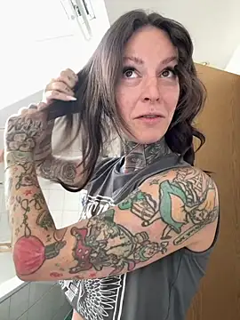 BrownieyQueen online show from July 12, 8:16 am