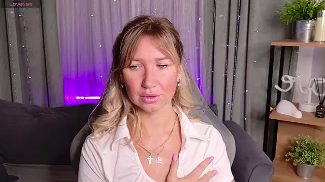 Snapshot of MilaBott chatting on September 13, 8:19 pm MilaBott online show from September 13, 8:19 pm