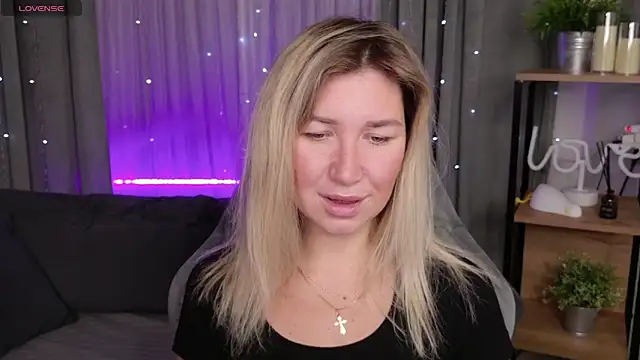 Snapshot of MilaBott chatting on September 24, 8:12 pm MilaBott online show from September 24, 8:12 pm