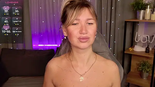 Snapshot of MilaBott chatting on October 7, 8:28 pm MilaBott online show from October 7, 8:28 pm