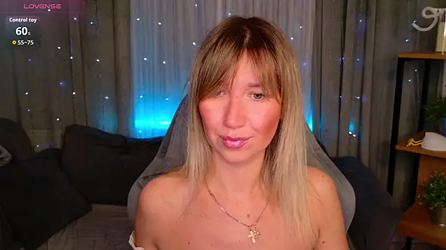 Snapshot of MilaBott chatting on April 30, 8:57 pm MilaBott online show from April 30, 8:57 pm