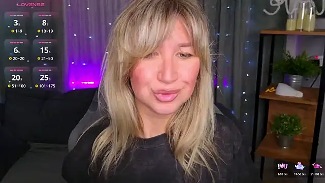 Snapshot of MilaBott chatting on June 1, 7:15 pm MilaBott online show from June 1, 7:15 pm