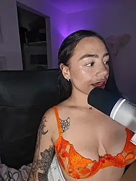 Snapshot of helena_smith chatting on July 8, 3:33 am helena smith online show from July 8, 3:33 am
