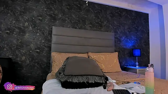 Snapshot of Bella_Evans_ chatting on February 28, 10:06 pm Bella Evans online show from February 28, 10:06 pm