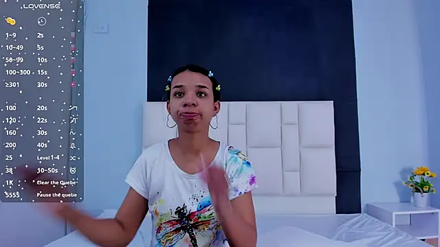 suzanelee online show from December 24, 10:44 am