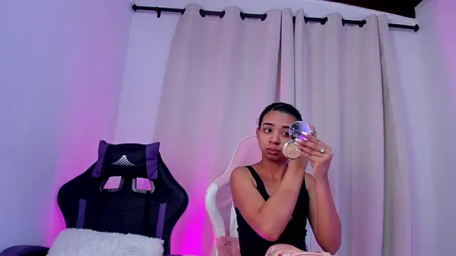 suzanelee online show from January 24, 11:48 am