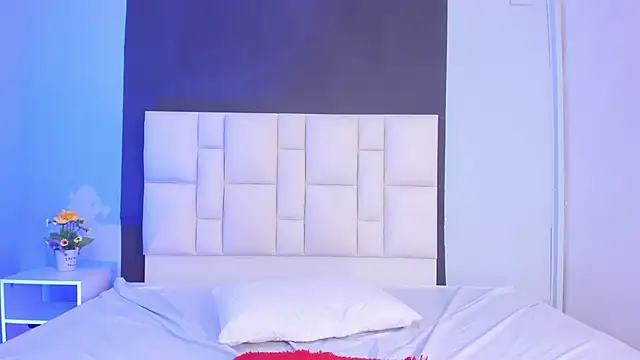 suzanelee online show from February 15, 2:44 pm