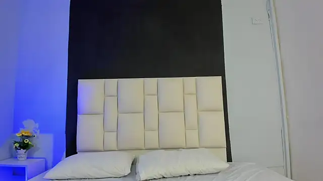 suzanelee online show from March 8, 11:58 am