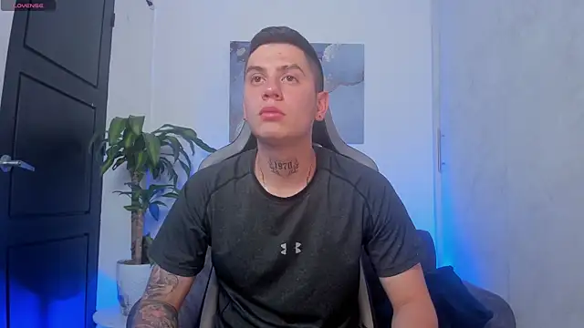 Yeiko Romero  online show from November 21, 7:01 pm