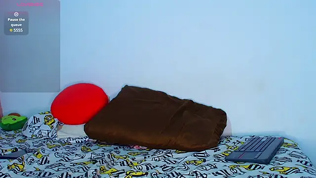 Snapshot of Thomass00 chatting on December 18, 3:37 am Thomass00 online show from December 18, 3:37 am