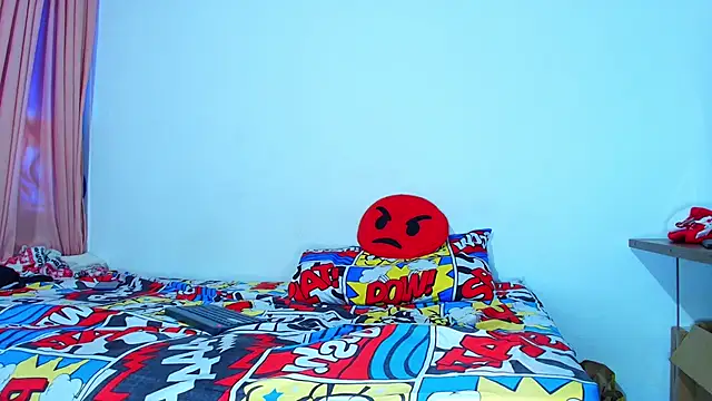 Snapshot of Thomass00 chatting on December 29, 5:44 pm Thomass00 online show from December 29, 5:44 pm