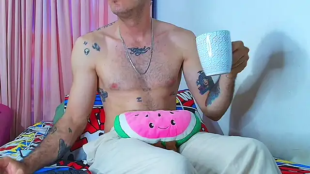 Snapshot of Thomass00 chatting on February 24, 2:58 pm Thomass00 online show from February 24, 2:58 pm