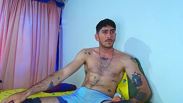 Snapshot of Thomass00 chatting on March 18, 3:31 pm Thomass00 online show from March 18, 3:31 pm