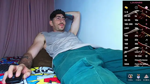 Snapshot of Thomass00 chatting on September 21, 5:09 am Thomass00 online show from September 21, 5:09 am