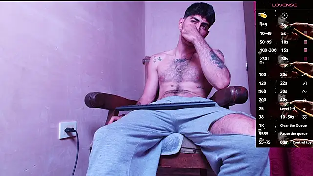 Snapshot of Thomass00 chatting on October 3, 4:26 pm Thomass00 online show from October 3, 4:26 pm