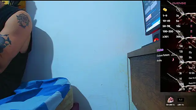 Snapshot of Thomass00 chatting on October 7, 10:51 pm Thomass00 online show from October 7, 10:51 pm