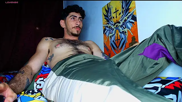 Snapshot of Thomass00 chatting on November 10, 1:04 am Thomass00 online show from November 10, 1:04 am