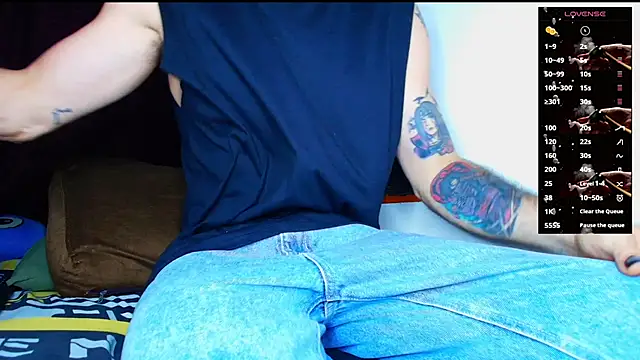 Snapshot of Thomass00 chatting on November 23, 2:11 am Thomass00 online show from November 23, 2:11 am