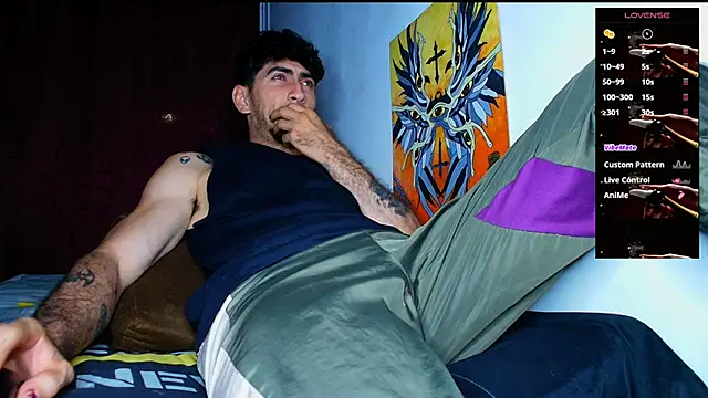 Snapshot of Thomass00 chatting on November 26, 11:17 pm Thomass00 online show from November 26, 11:17 pm