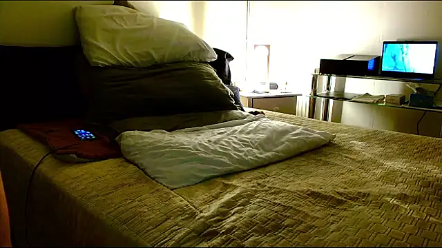 ImYourXtoy online show from January 9, 5:48 pm