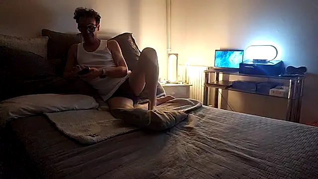 ImYourXtoy online show from April 25, 7:22 pm