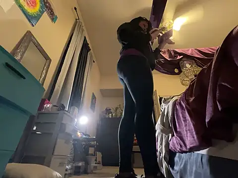 wynterheat online show from March 7, 1:31 am