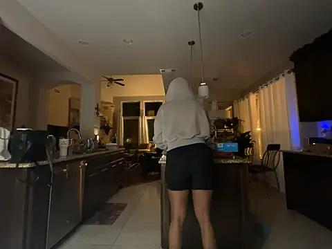 wynterheat online show from April 11, 3:11 am