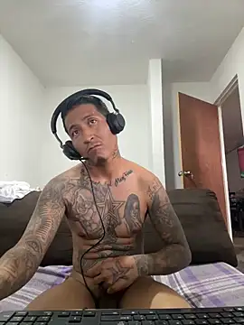 Snapshot of Daniel7131 chatting on September 16, 4:52 pm Daniel7131 online show from September 16, 4:52 pm