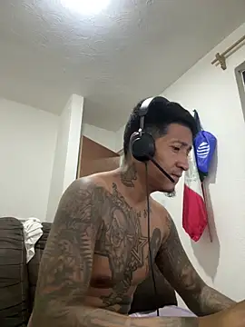 Snapshot of Daniel7131 chatting on September 19, 1:12 pm Daniel7131 online show from September 19, 1:12 pm