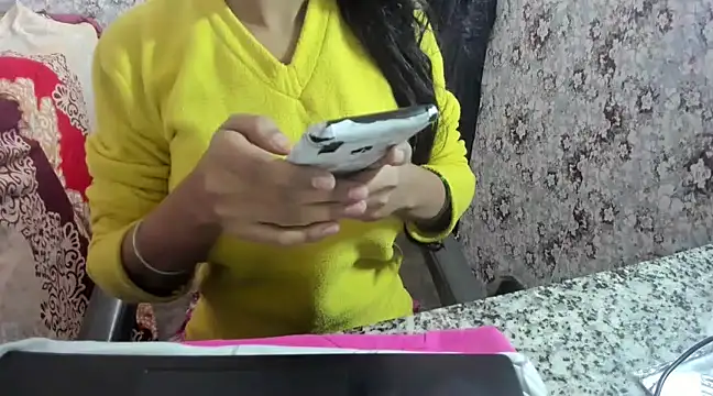 aarjulove online show from January 8, 8:27 am