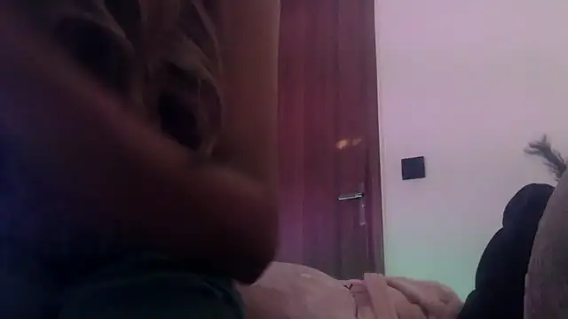 Snapshot of chhui_mui chatting on June 3, 11:57 am chhui mui online show from June 3, 11:57 am