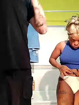 Snapshot of Casaltesudex chatting on February 2, 12:40 am Casaltesudex online show from February 2, 12:40 am