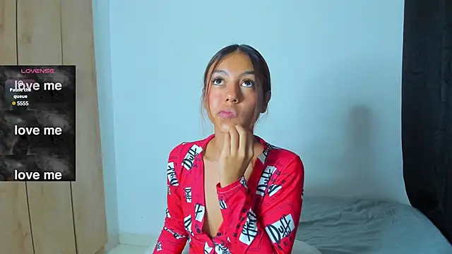 violet casper  online show from December 12, 11:18 am