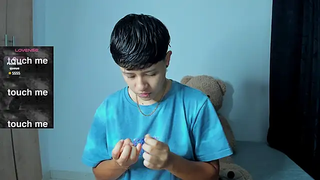 violet casper  online show from December 14, 9:40 am