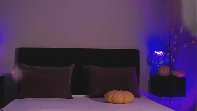 Denise Garciia online show from October 10, 1:21 pm