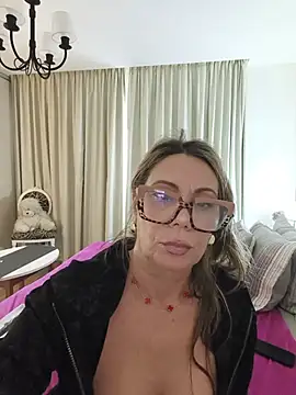 lolavalecuatro online show from May 31, 6:09 pm