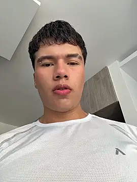 Snapshot of Logan_smith1 chatting on June 23, 9:24 pm Logan smith1 online show from June 23, 9:24 pm