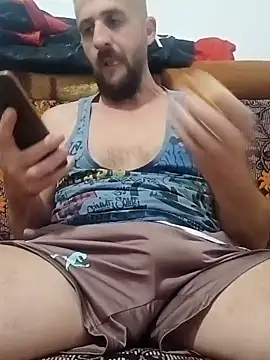 Snapshot of GrofLicno chatting on October 26, 3:40 pm GrofLicno online show from October 26, 3:40 pm